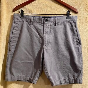 Banana Republic~ Men’s gray shorts